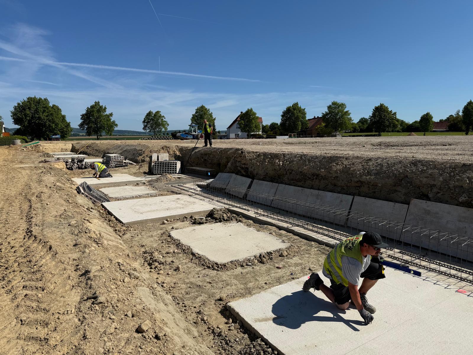 Betoniertes Fundament mit Schalung